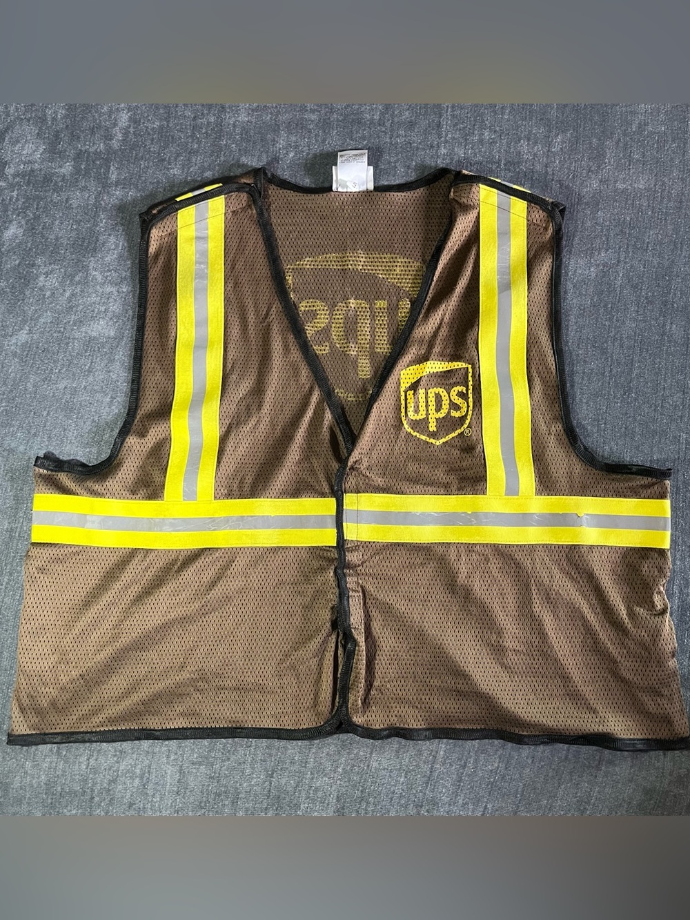 UPS Seasonal Helper Reflective Vest Delivery Employee Uniform Mens XL/2XL
